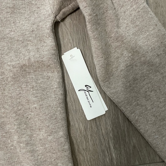 (New with tag) Andrea Jovince sweater S - Picture 2 of 4
